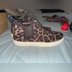 Rothy’s Chelsea Wildcat size 8